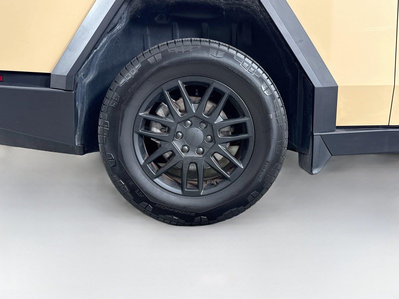 2024 Tesla Cybertruck Base - Photo 19