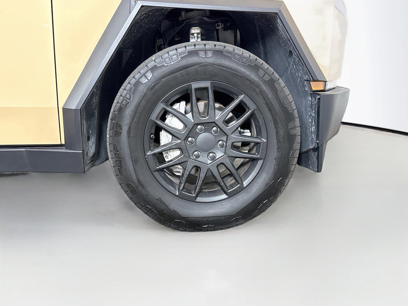 2024 Tesla Cybertruck Base - Photo 20