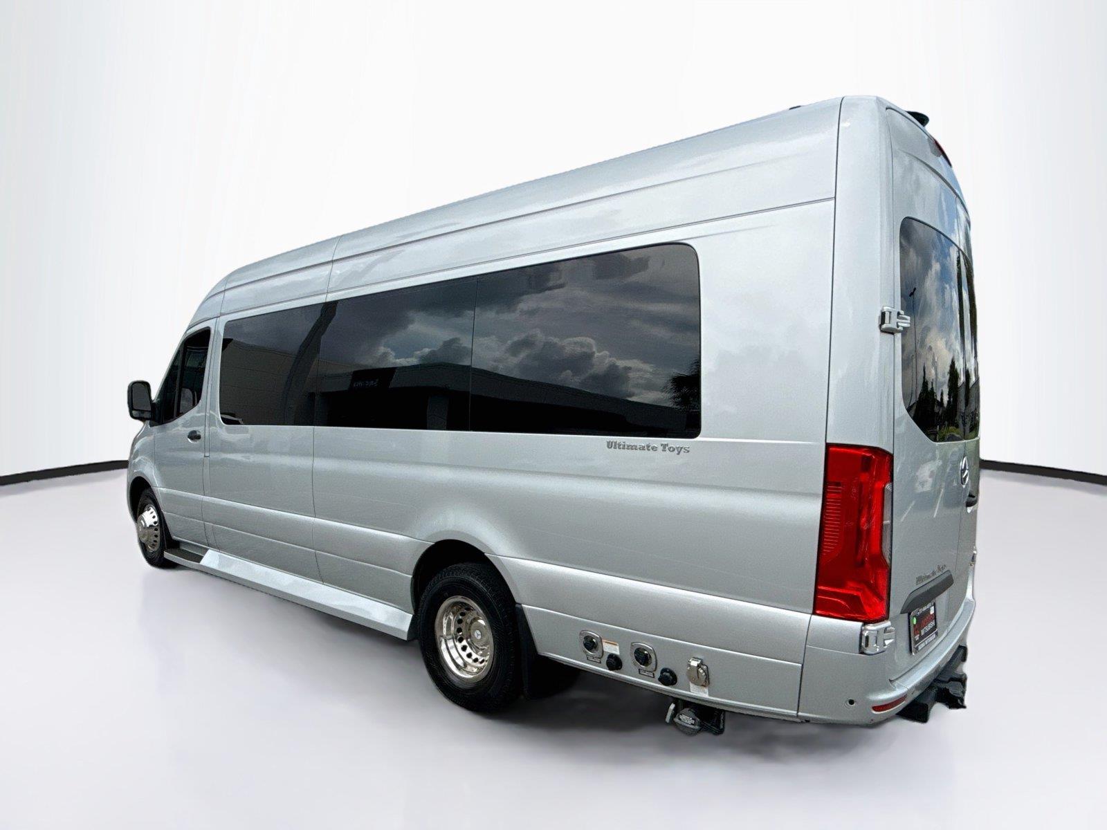 2021 Mercedes-Benz Sprinter Cargo Van photo 3