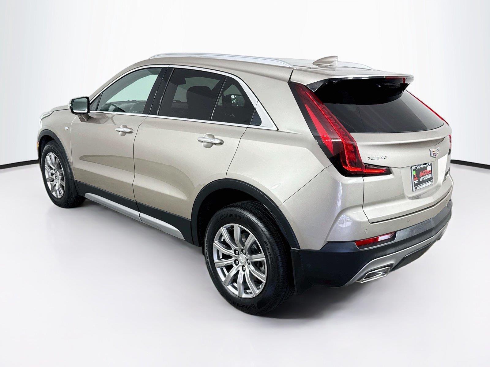 2023 Cadillac XT4 photo 3