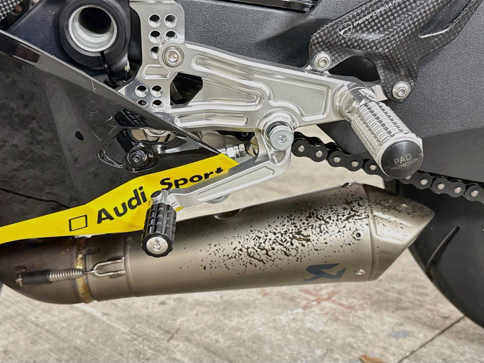 2022 Ducati Panigale V4S photo 10