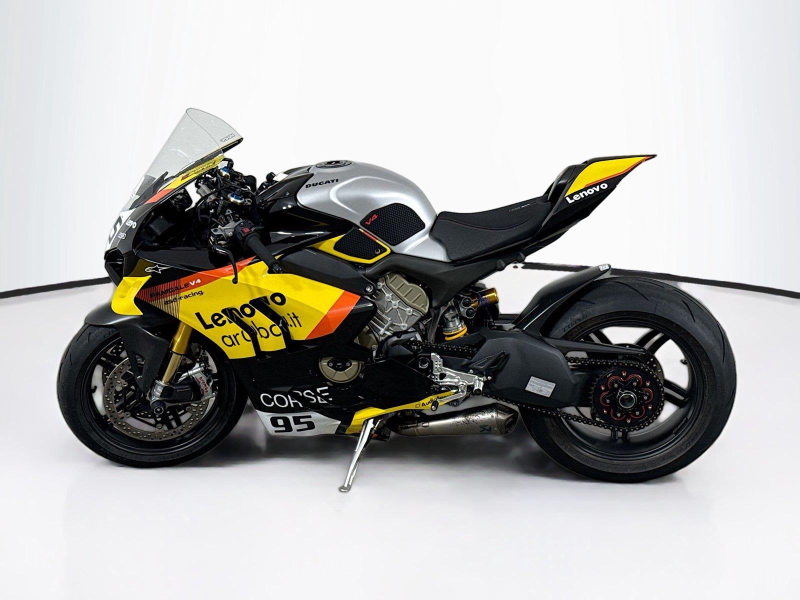 2022 Ducati Panigale V4S photo 2