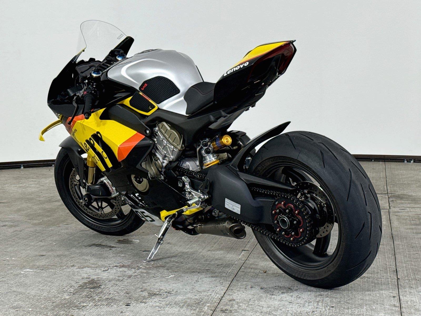 2022 Ducati Panigale V4S photo 3