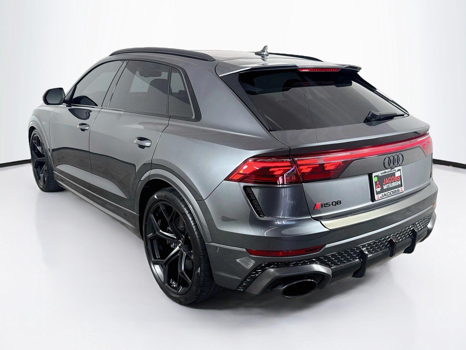 2025 Audi RS Q8 photo 3