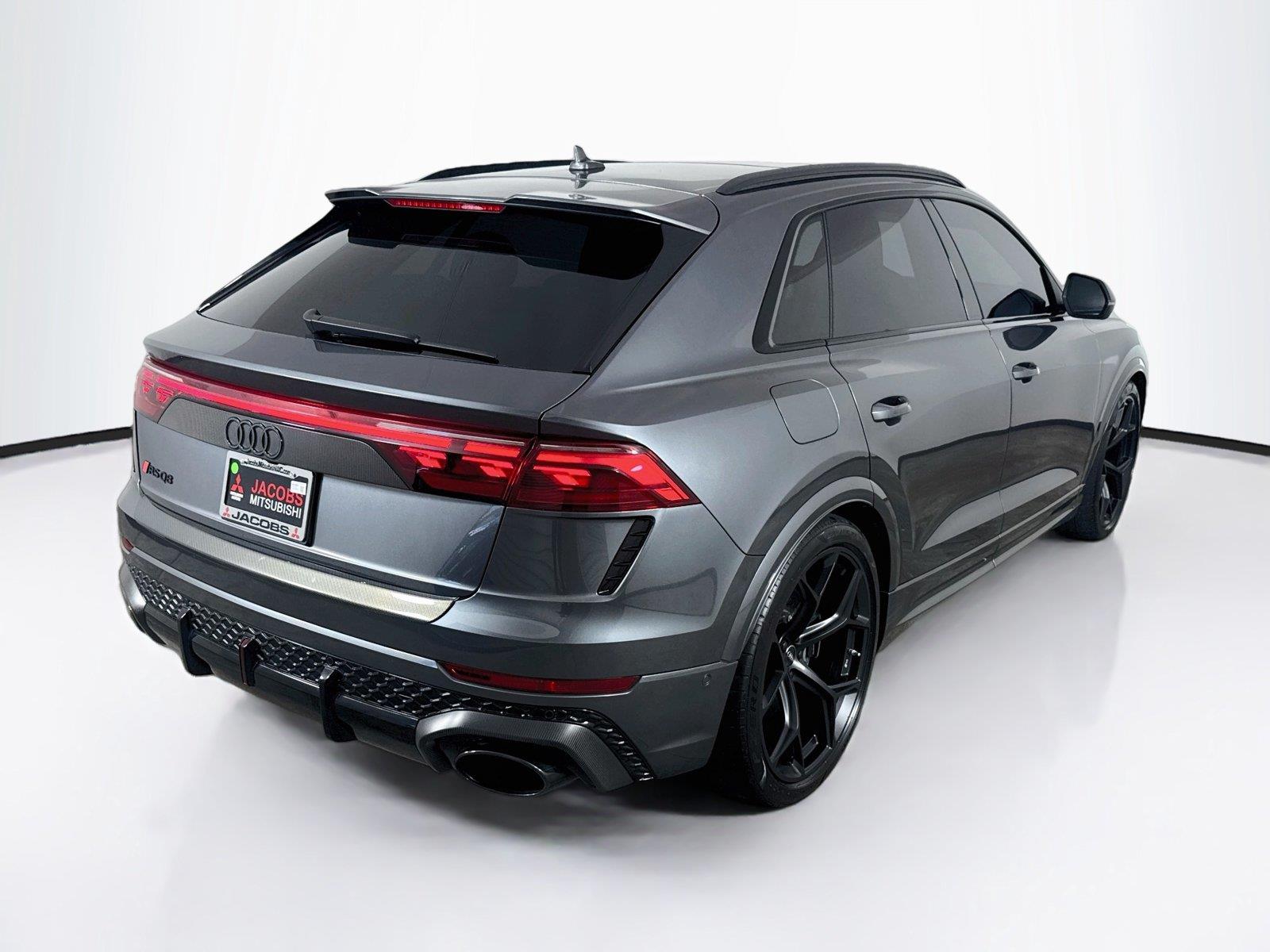 2025 Audi RS Q8 photo 6