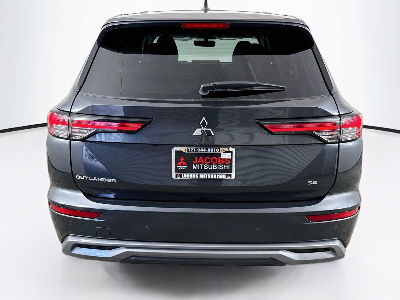 2026 Mitsubishi Outlander photo 4