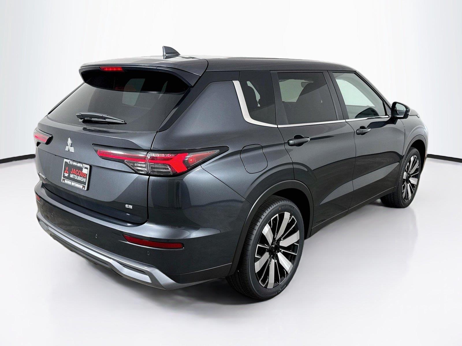 2026 Mitsubishi Outlander photo 5