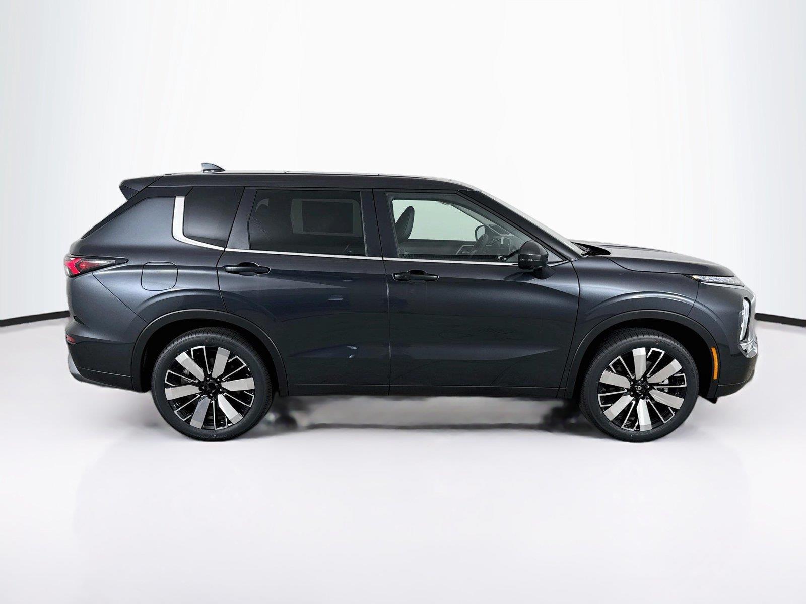 2026 Mitsubishi Outlander photo 6