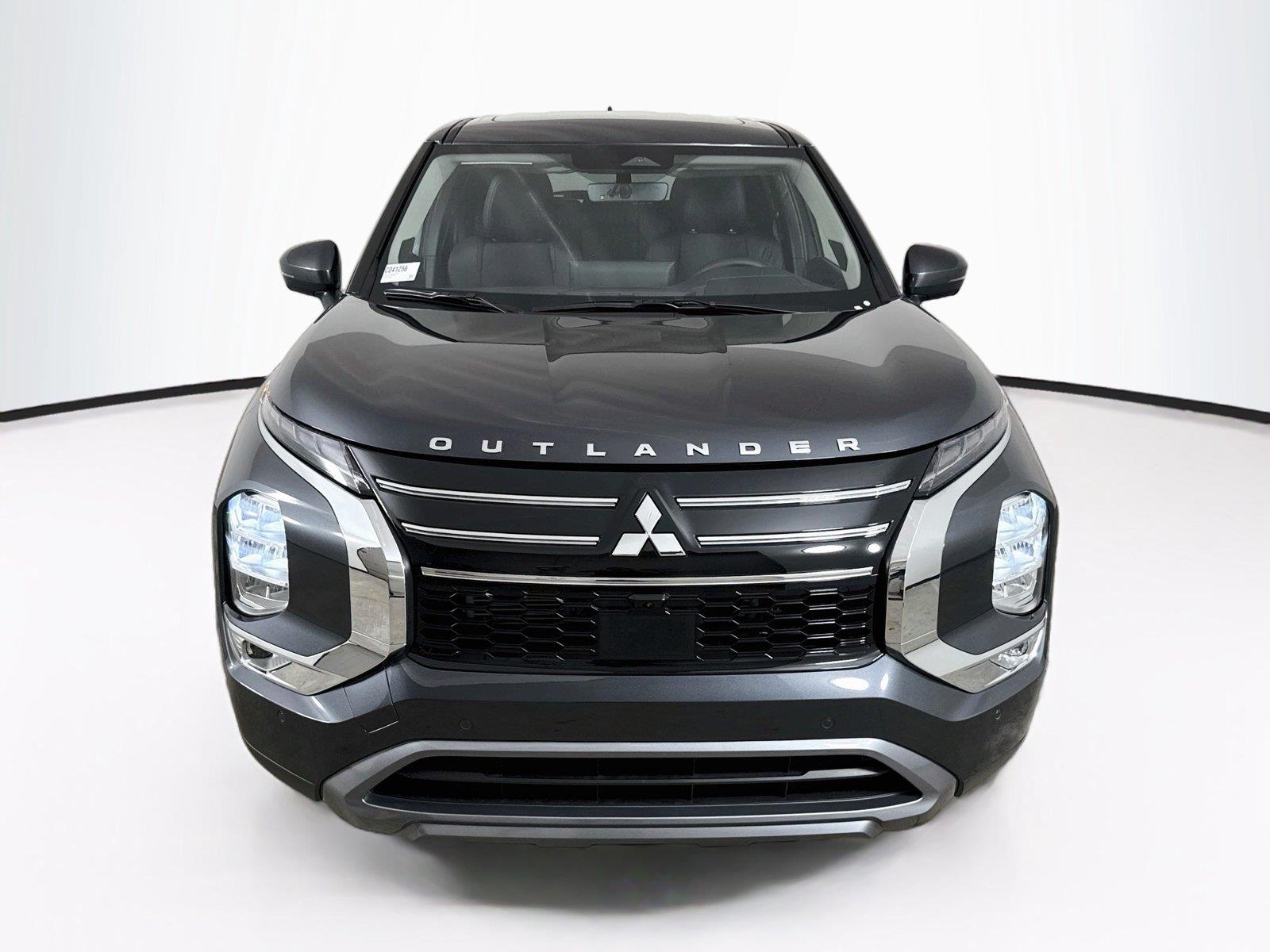 2026 Mitsubishi Outlander photo 8