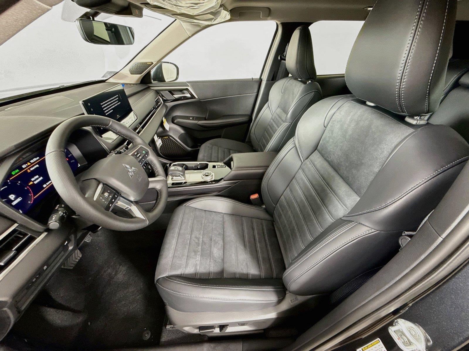 2026 Mitsubishi Outlander photo 9