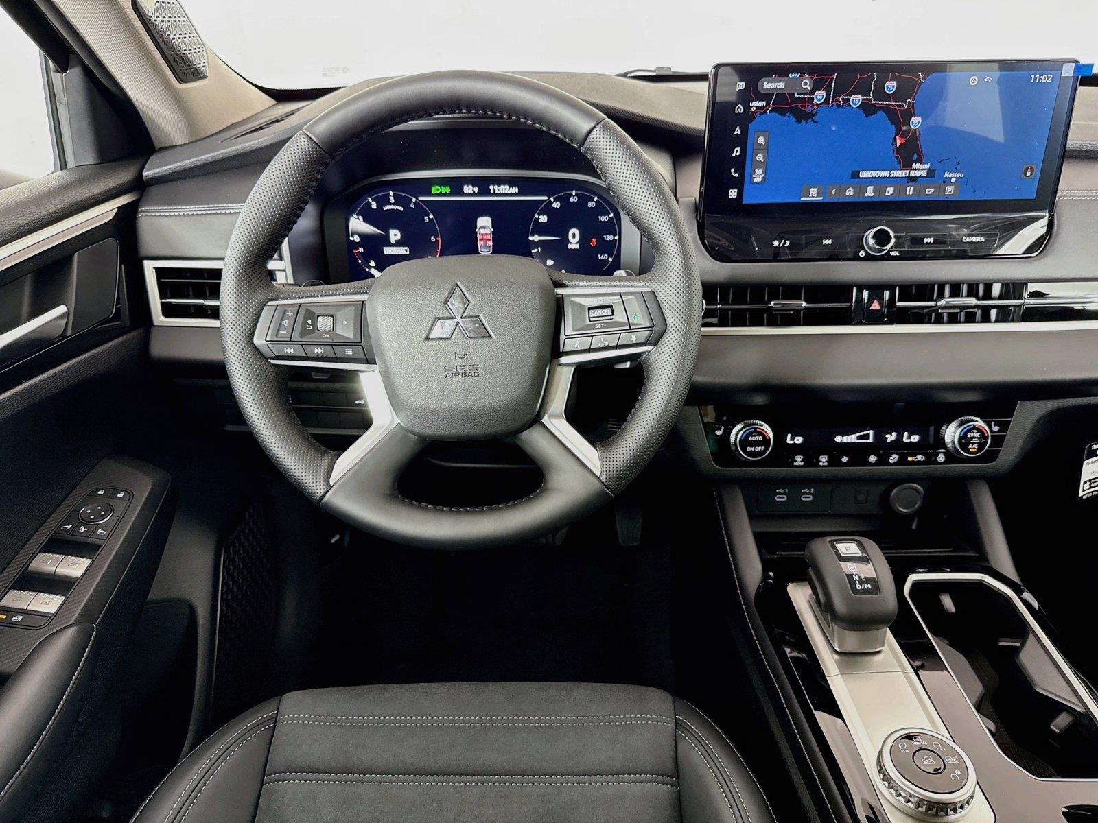 2026 Mitsubishi Outlander photo 10