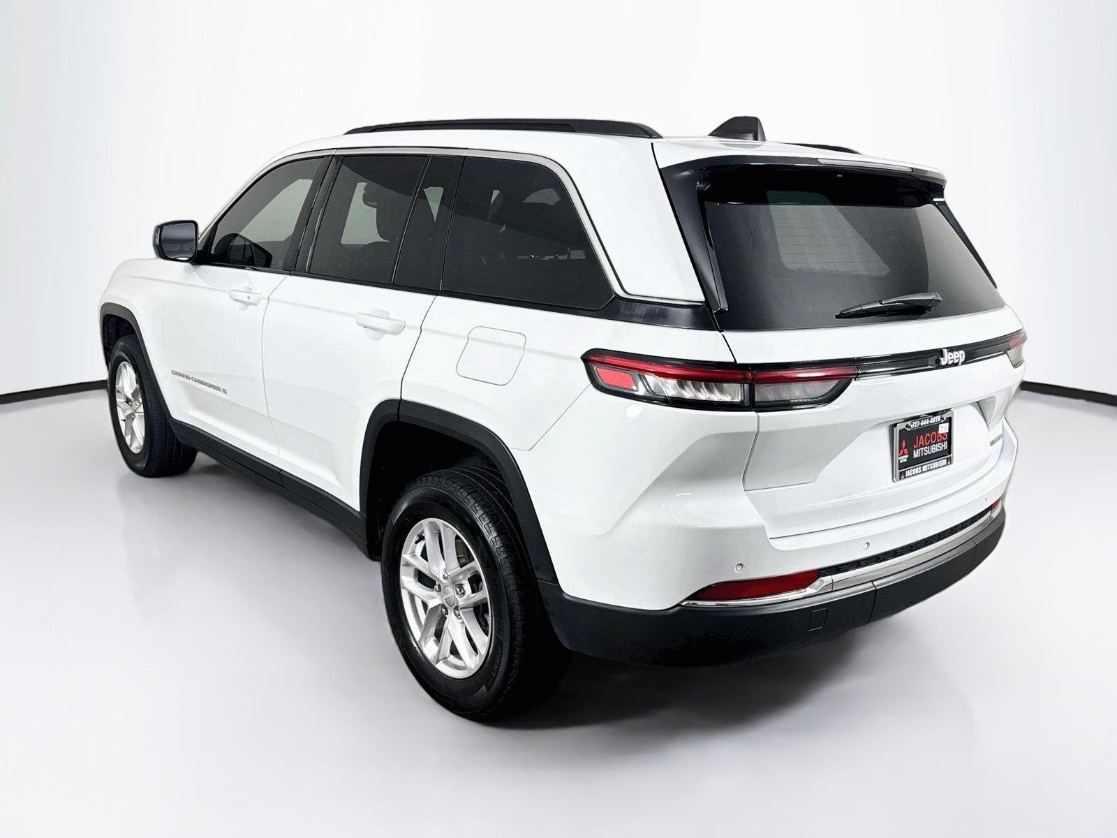 2024 Jeep Grand Cherokee photo 3