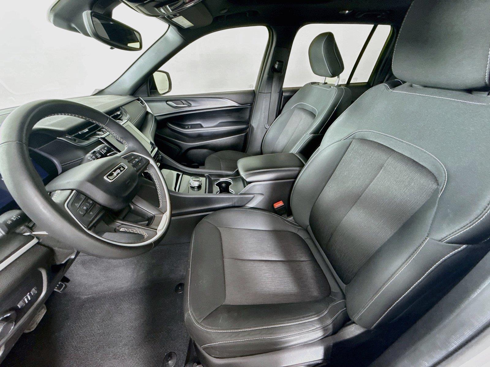 2024 Jeep Grand Cherokee photo 11