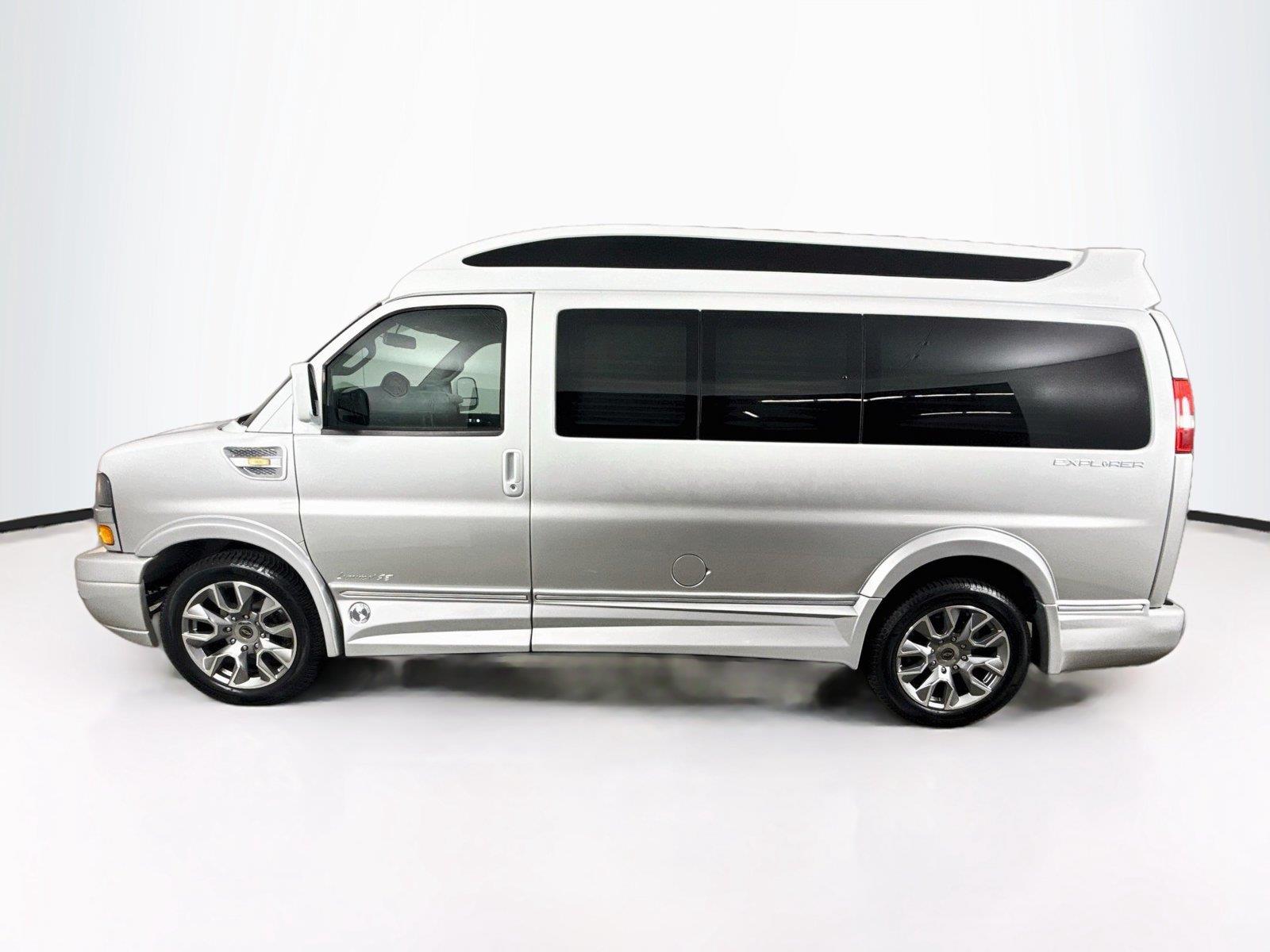 2023 Chevrolet Express Cargo Van photo 2