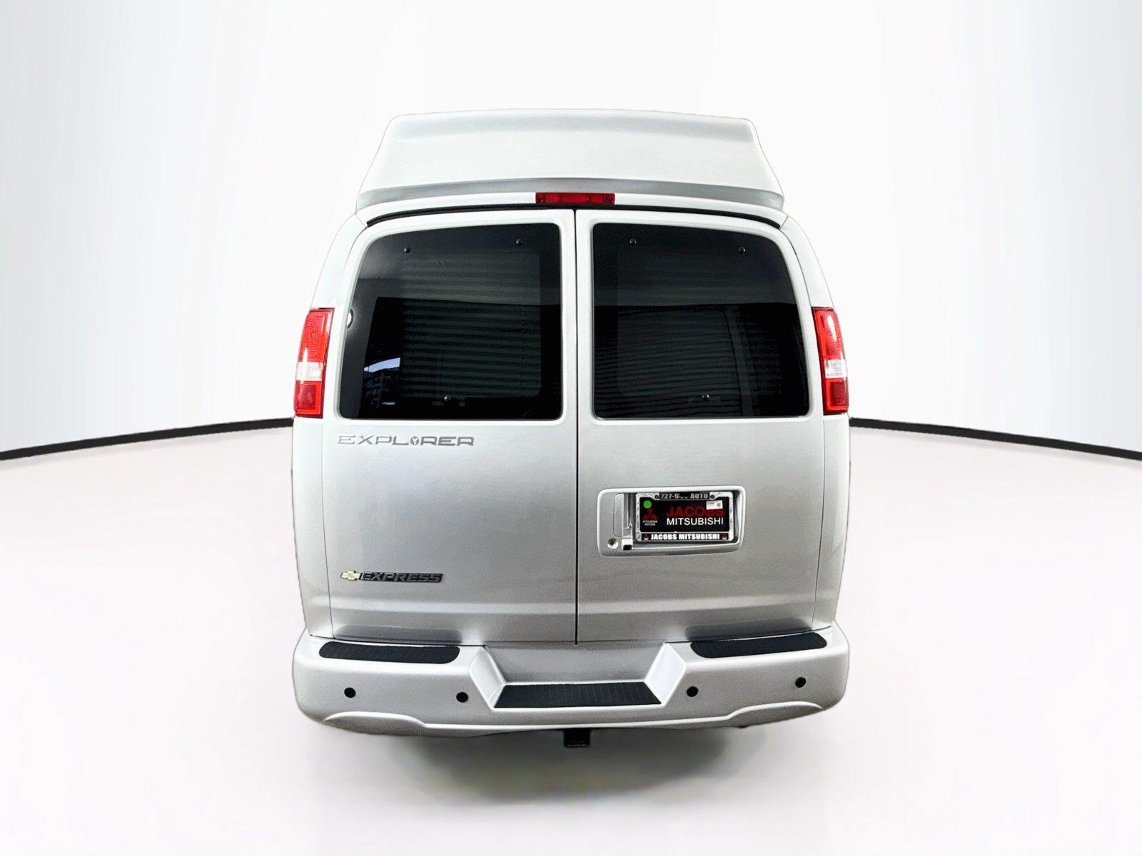 2023 Chevrolet Express Cargo Van photo 5