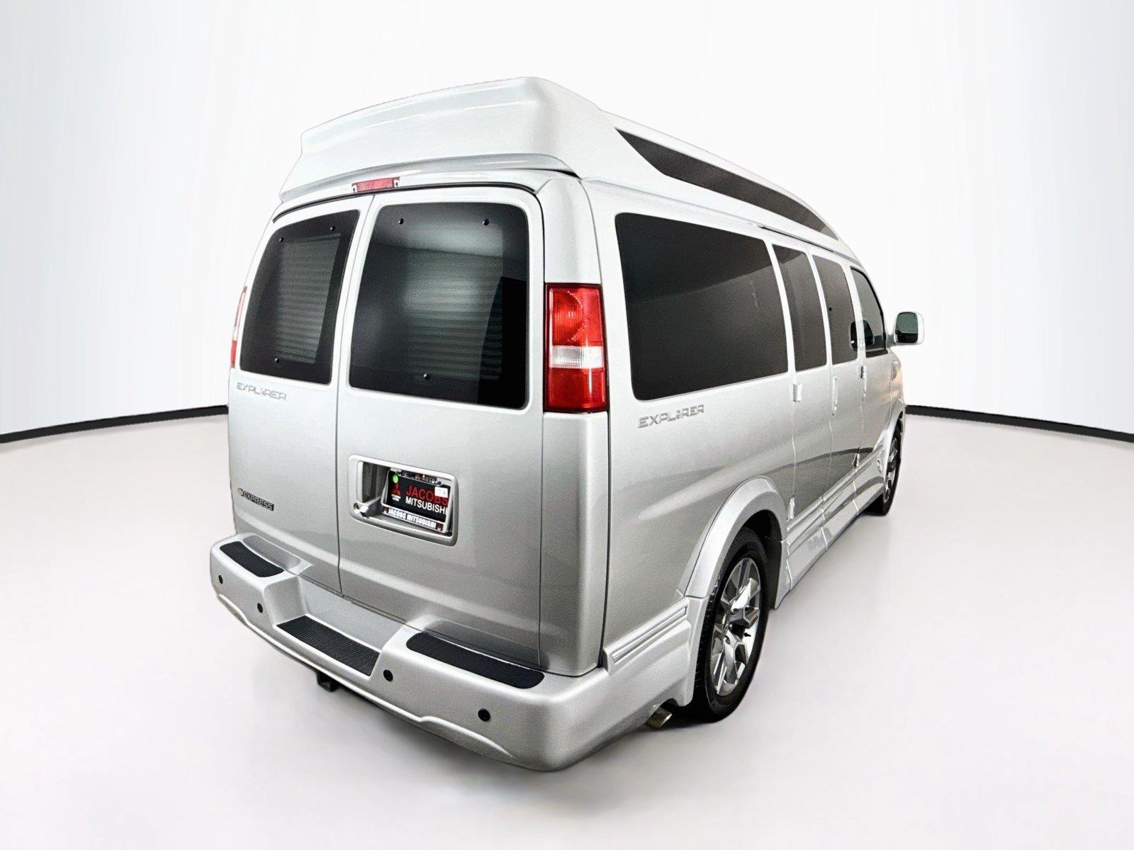 2023 Chevrolet Express Cargo Van photo 6