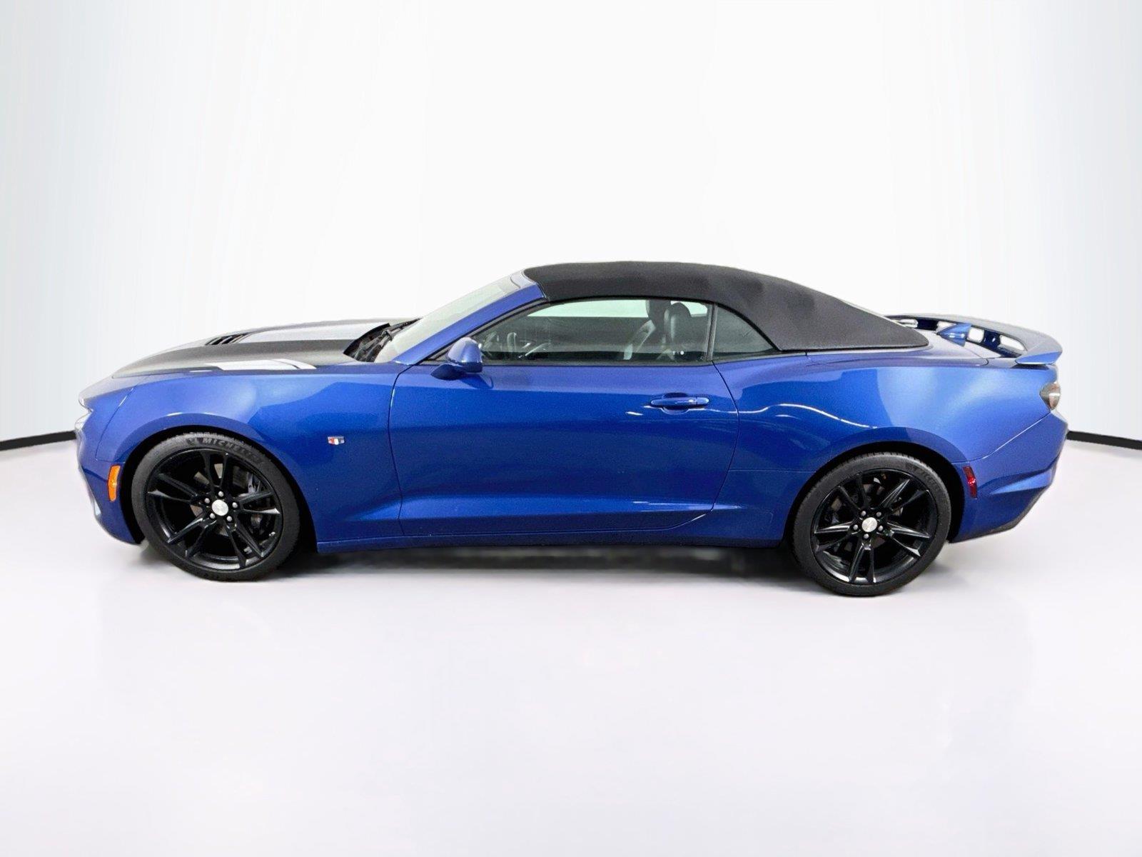 2023 Chevrolet Camaro photo 2