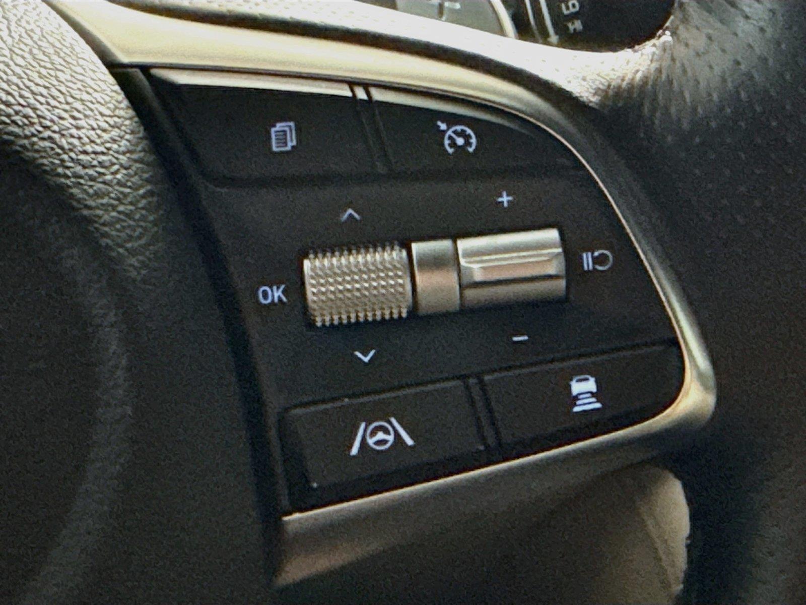 2023 Genesis G70 photo 11