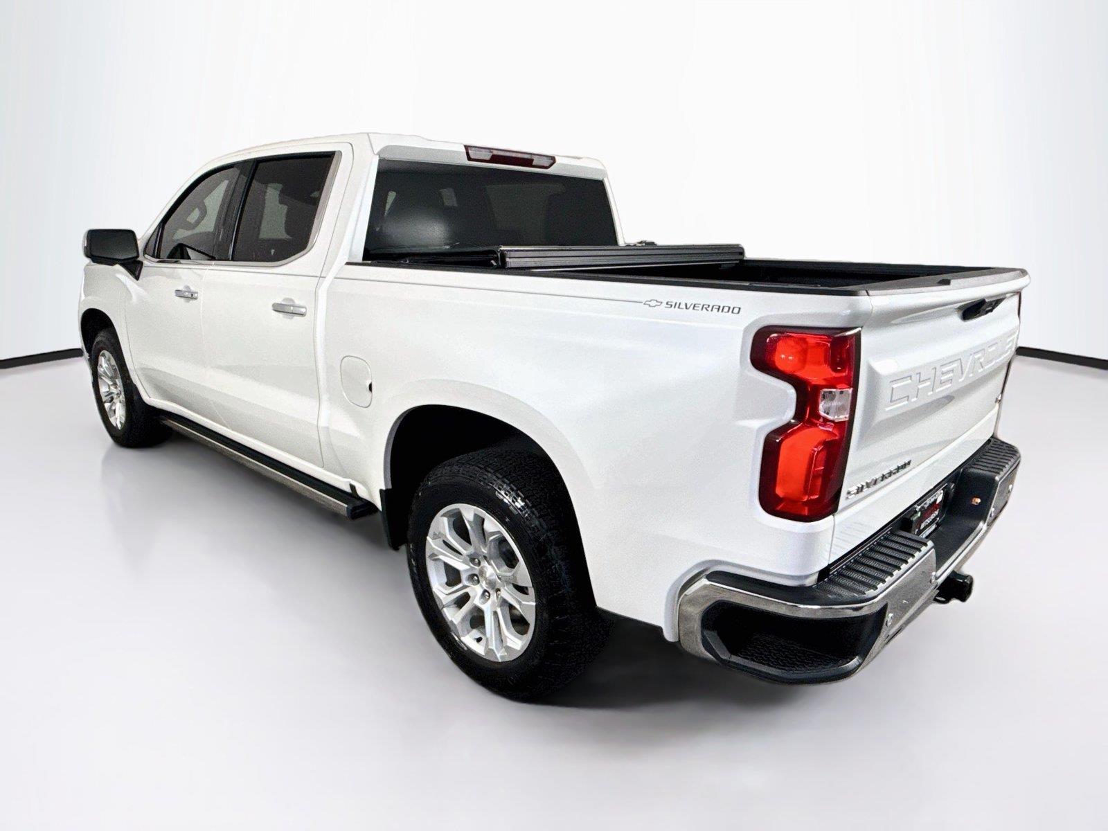 2023 Chevrolet Silverado 1500 photo 3