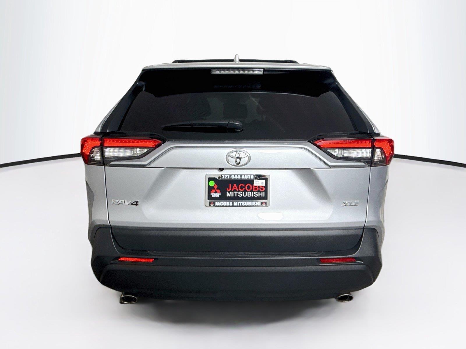 2025 Toyota RAV4 photo 5
