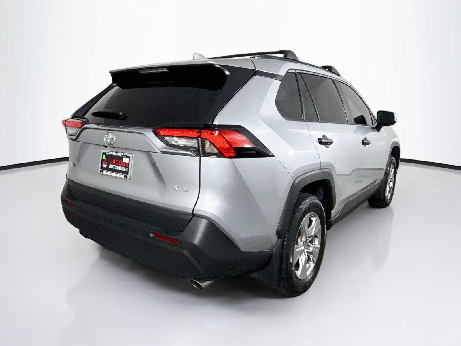 2025 Toyota RAV4 photo 6