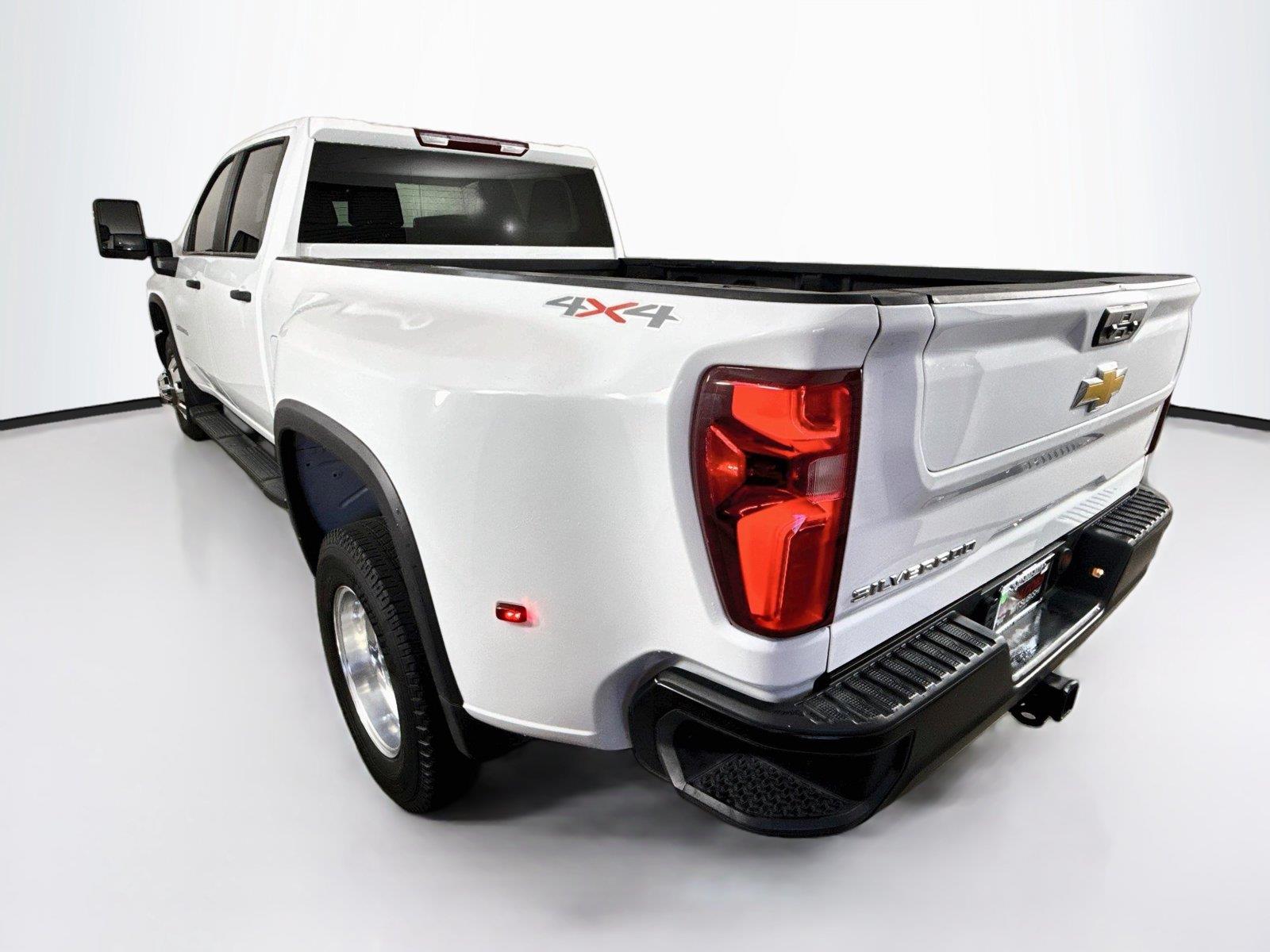 2025 Chevrolet Silverado 3500HD photo 3