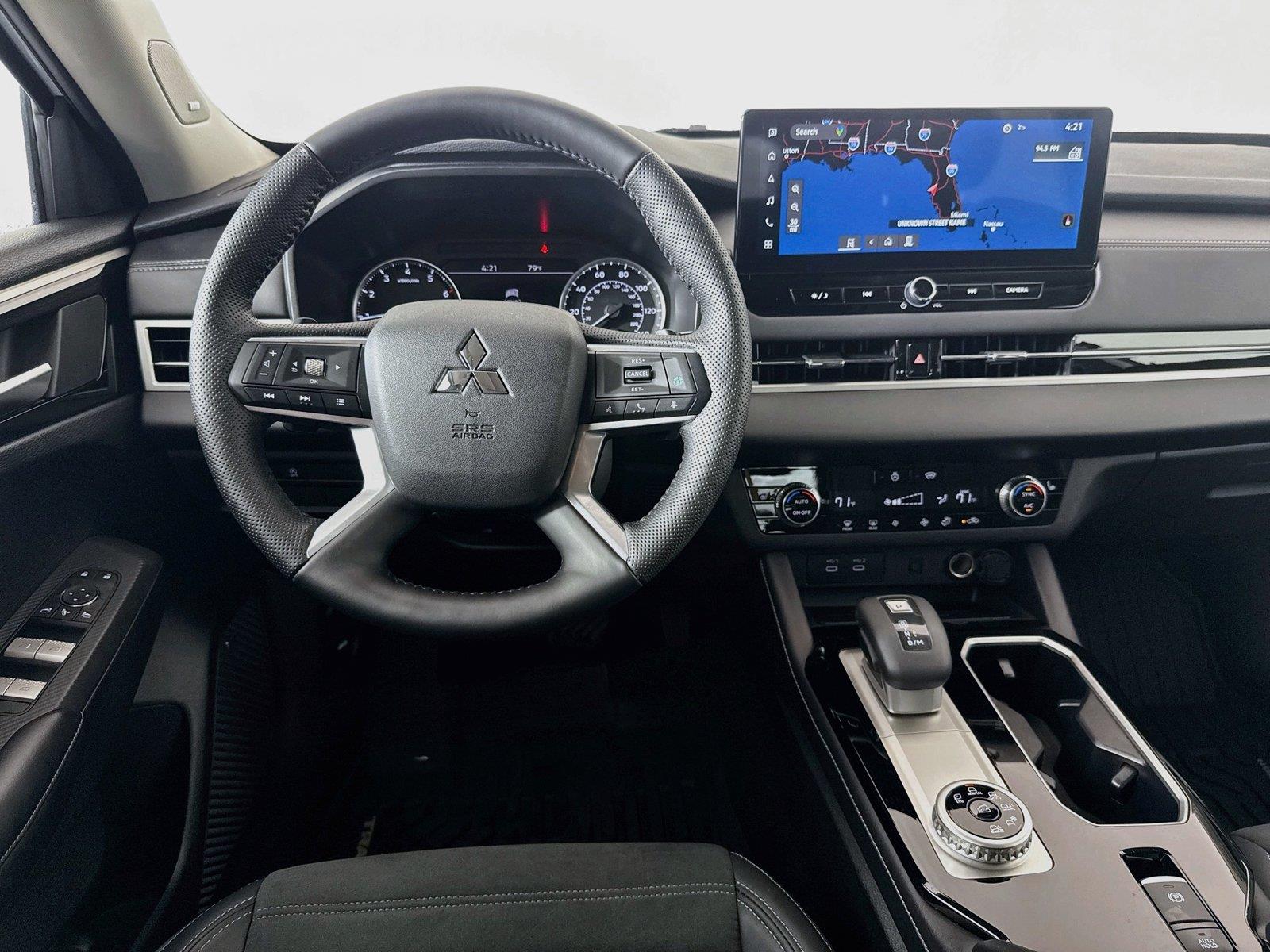 2026 Mitsubishi Outlander photo 12
