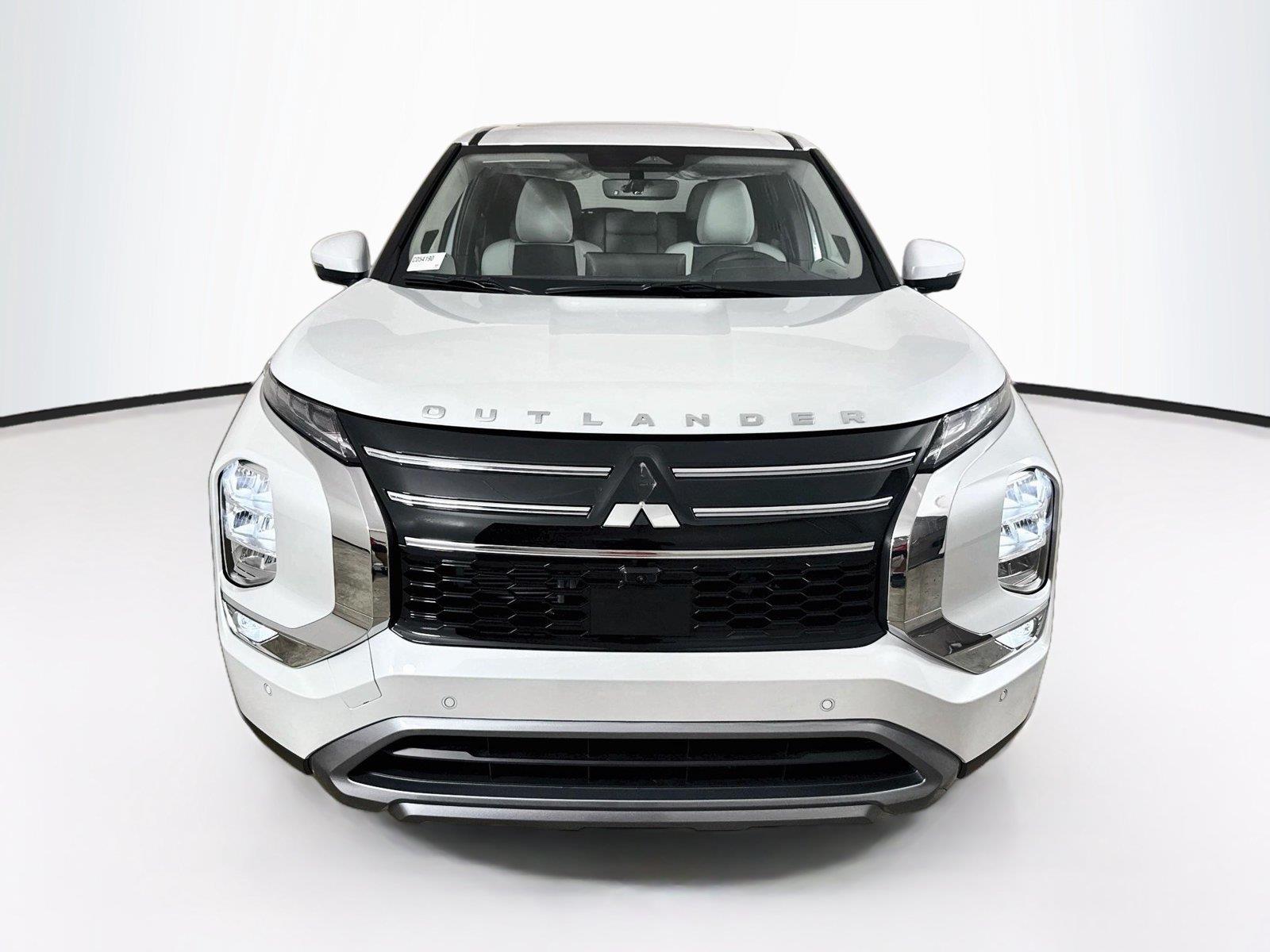 2026 Mitsubishi Outlander photo 8