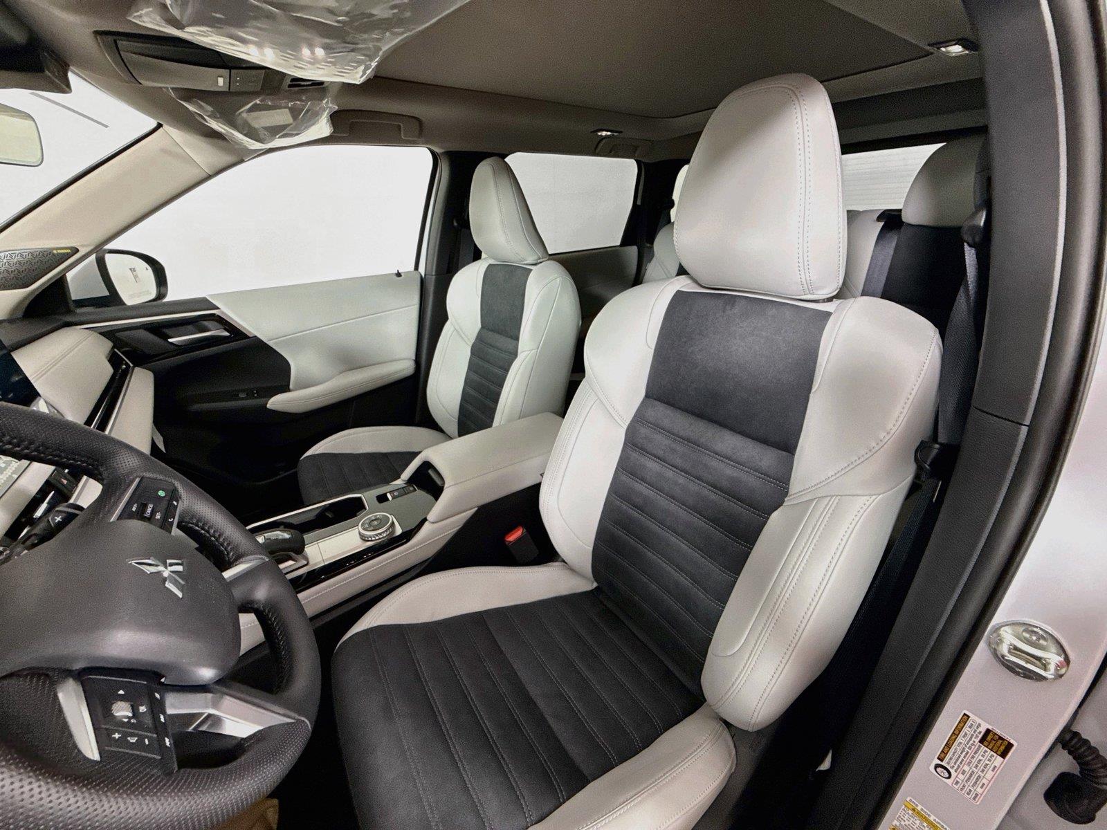 2026 Mitsubishi Outlander photo 9
