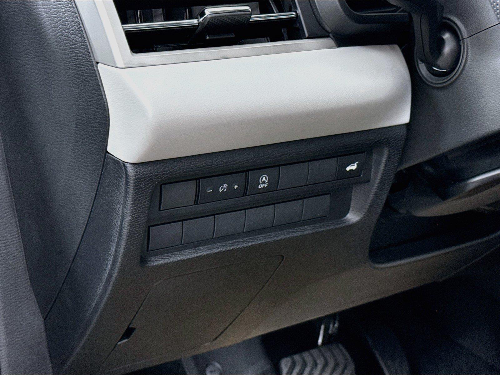 2026 Mitsubishi Outlander photo 12