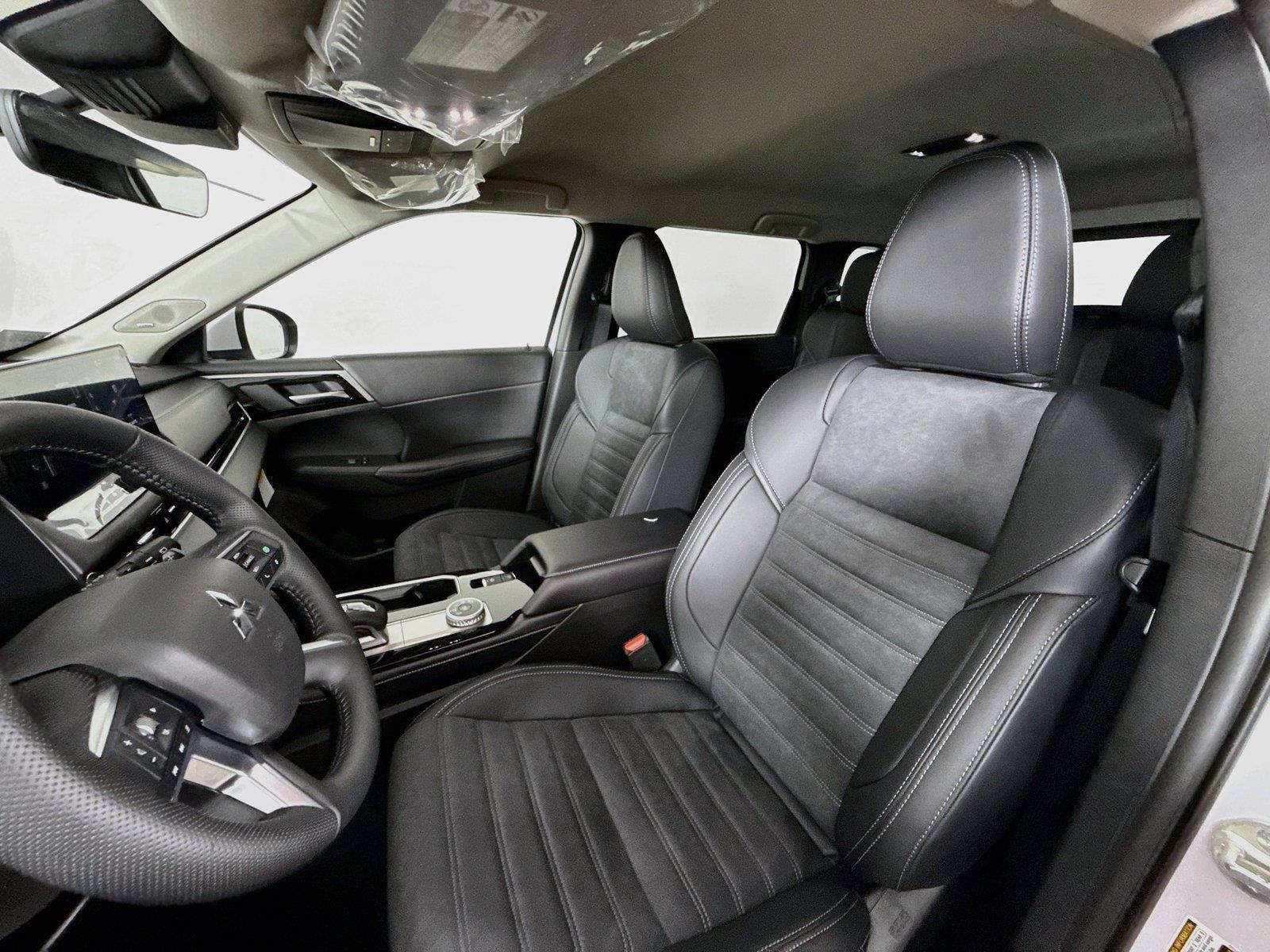 2026 Mitsubishi Outlander photo 9