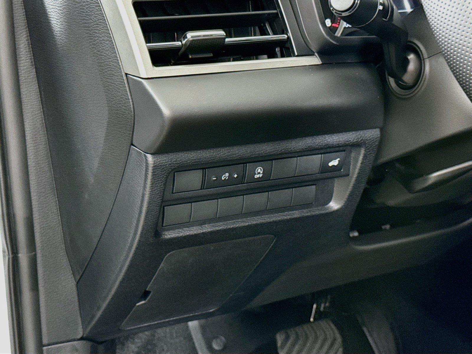 2026 Mitsubishi Outlander photo 12
