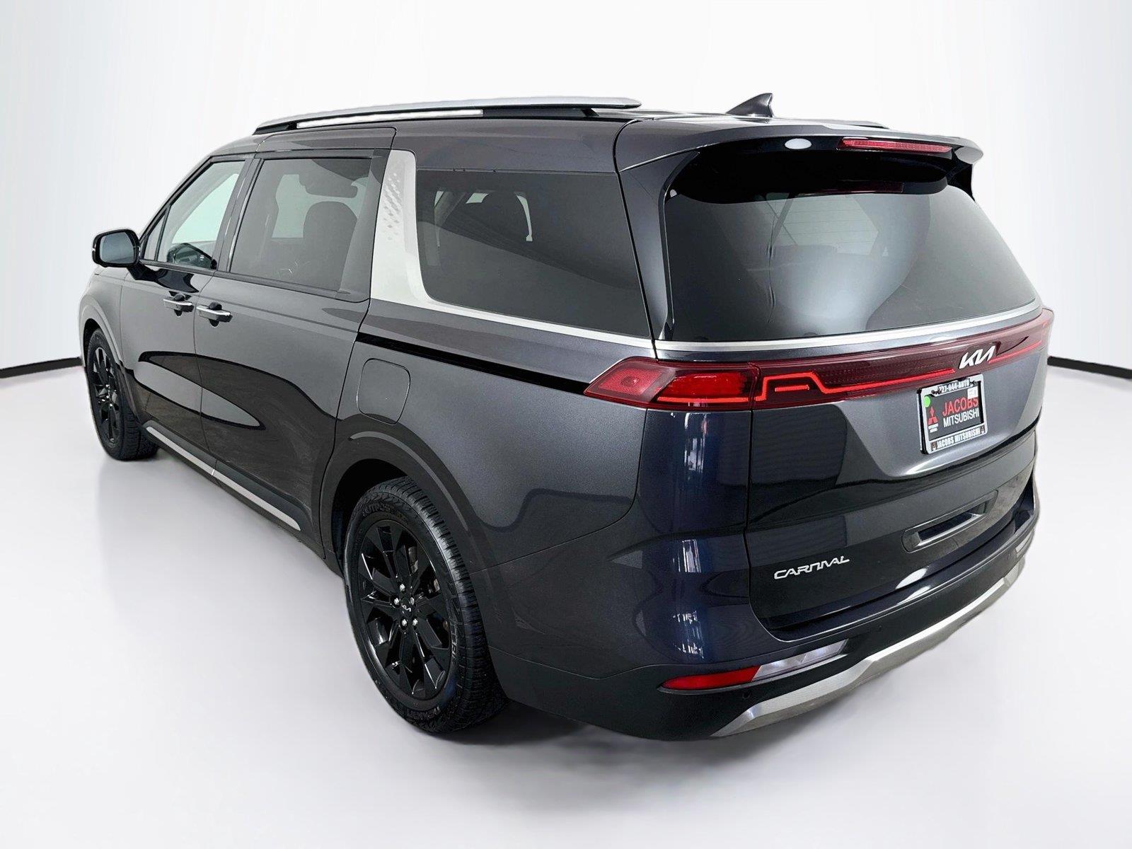 2023 Kia Carnival photo 3