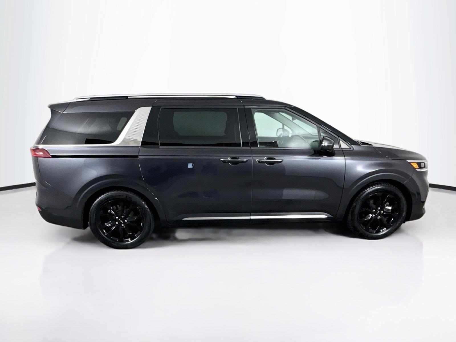 2023 Kia Carnival photo 6