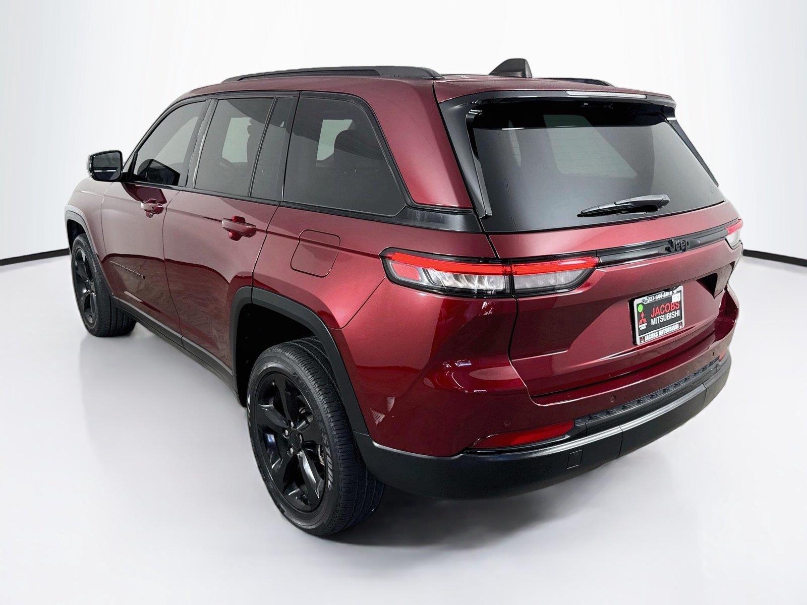 2023 Jeep Grand Cherokee photo 3