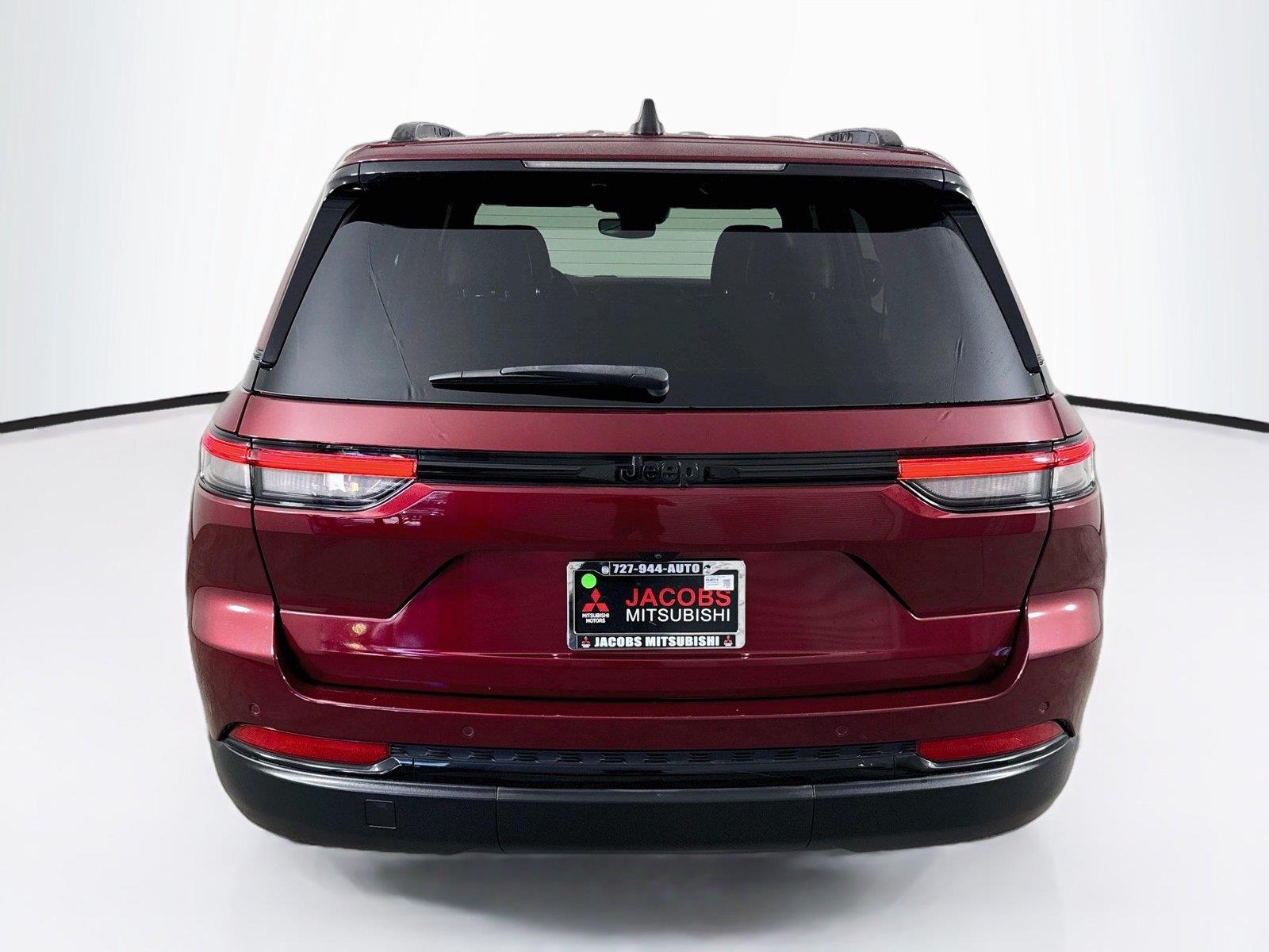2023 Jeep Grand Cherokee photo 5