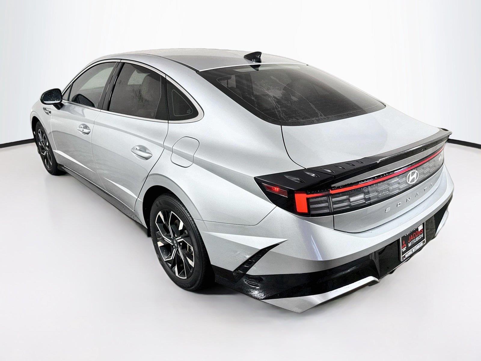 2025 Hyundai Sonata photo 3