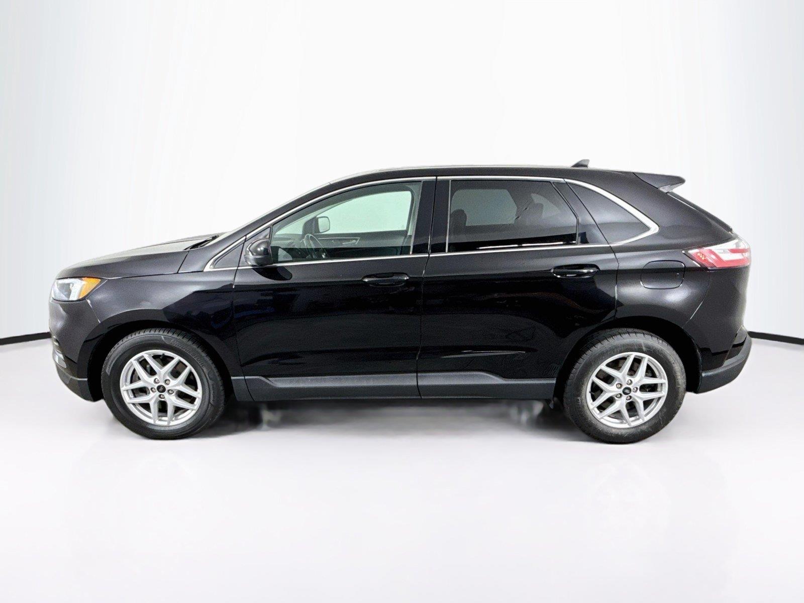 2023 Ford Edge photo 2