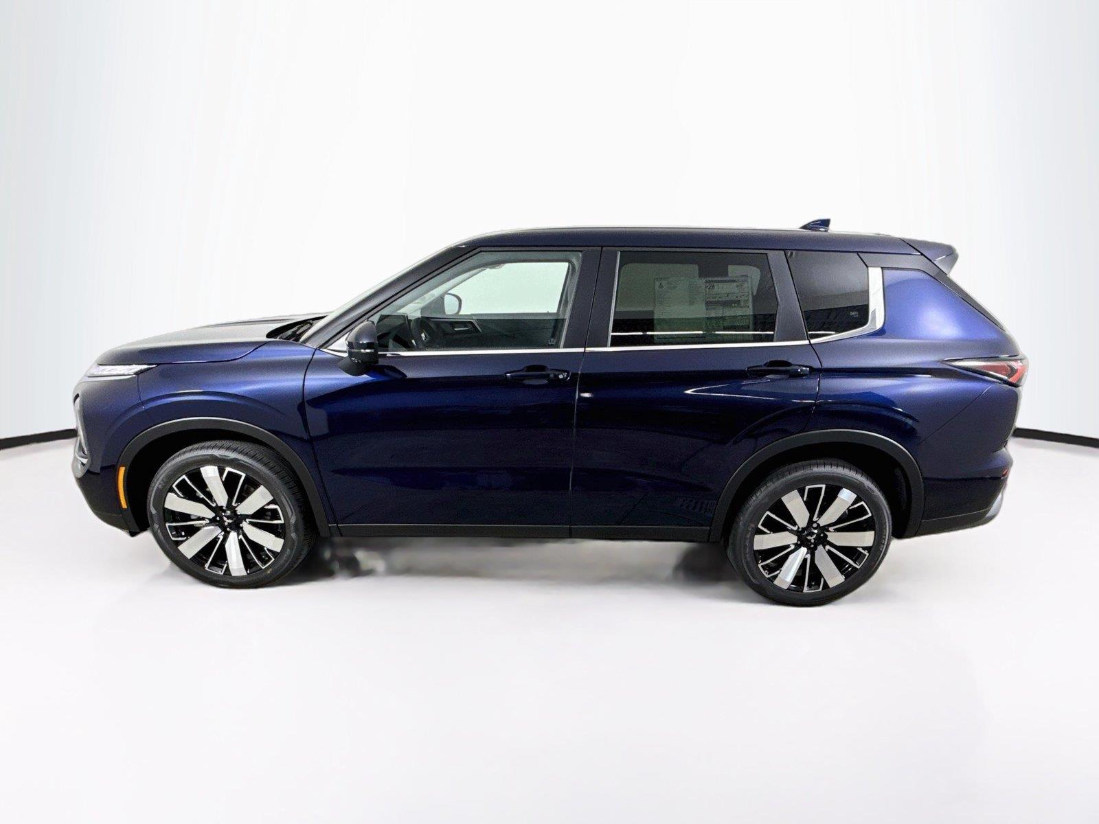 2026 Mitsubishi Outlander photo 2