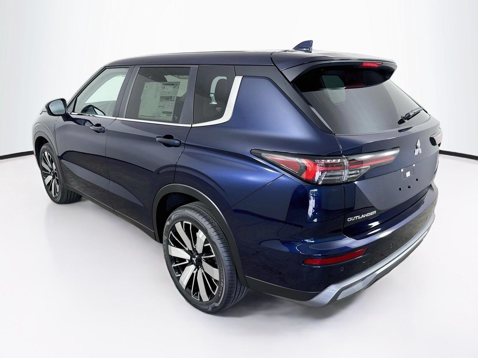 2026 Mitsubishi Outlander photo 3