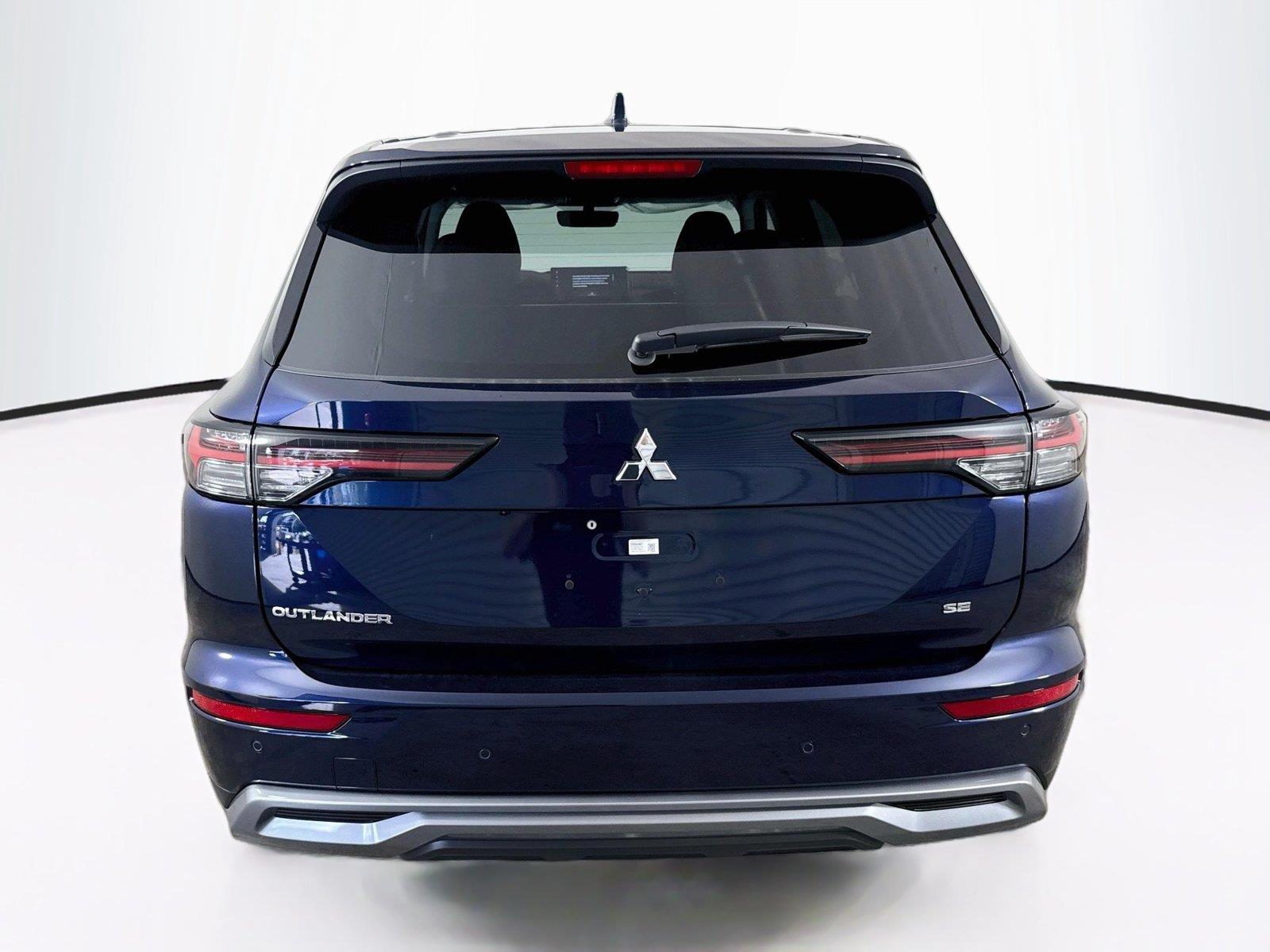 2026 Mitsubishi Outlander photo 4