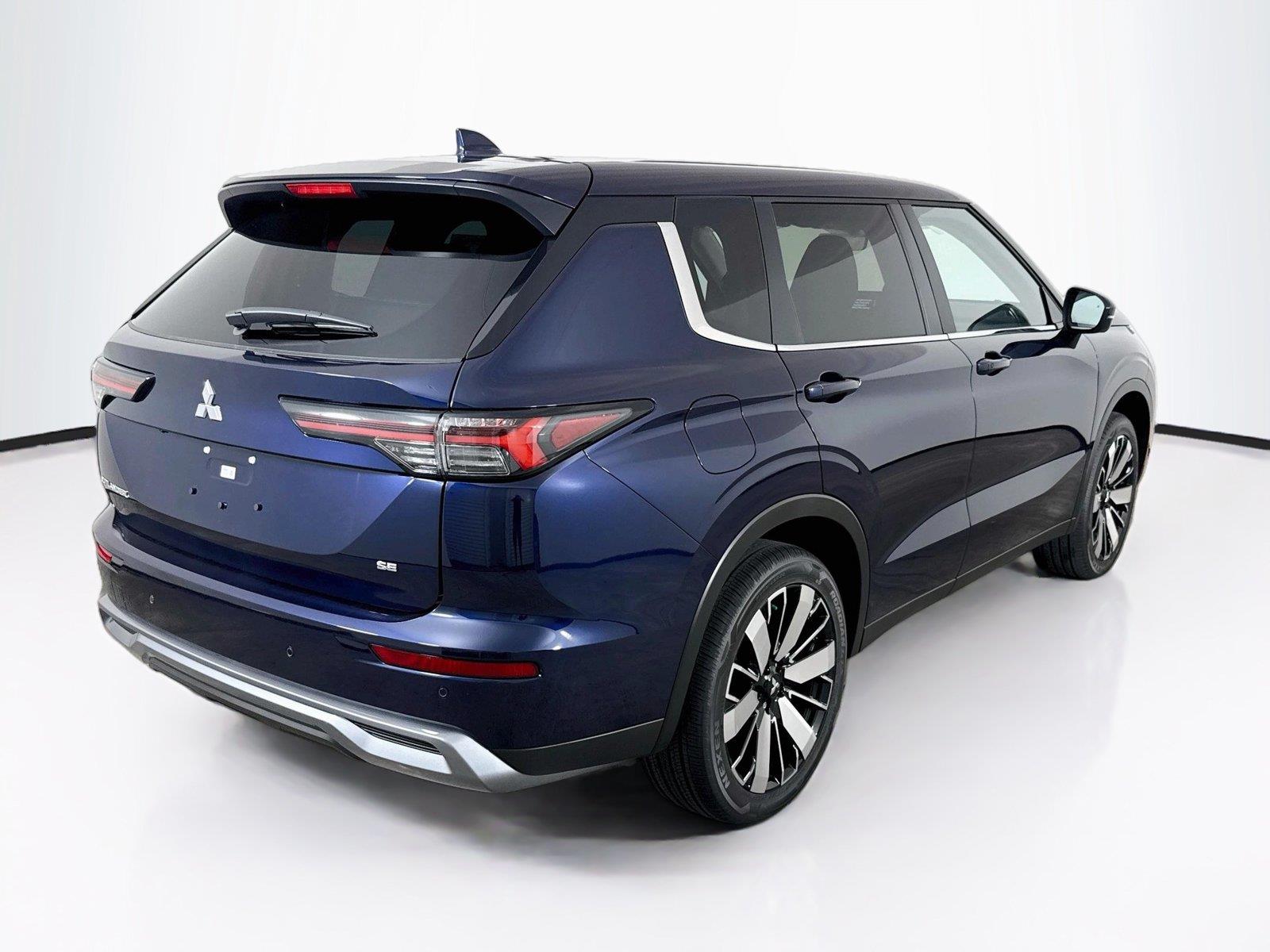 2026 Mitsubishi Outlander photo 5