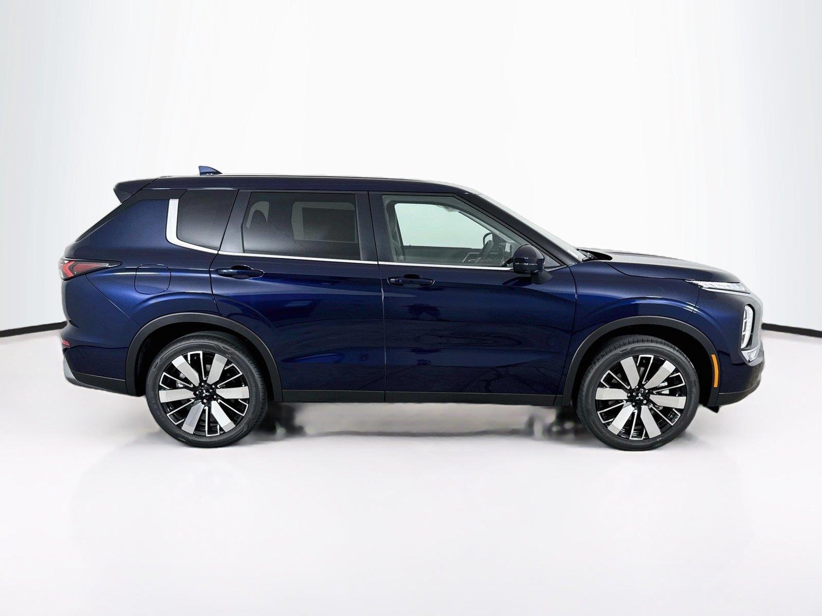 2026 Mitsubishi Outlander photo 6