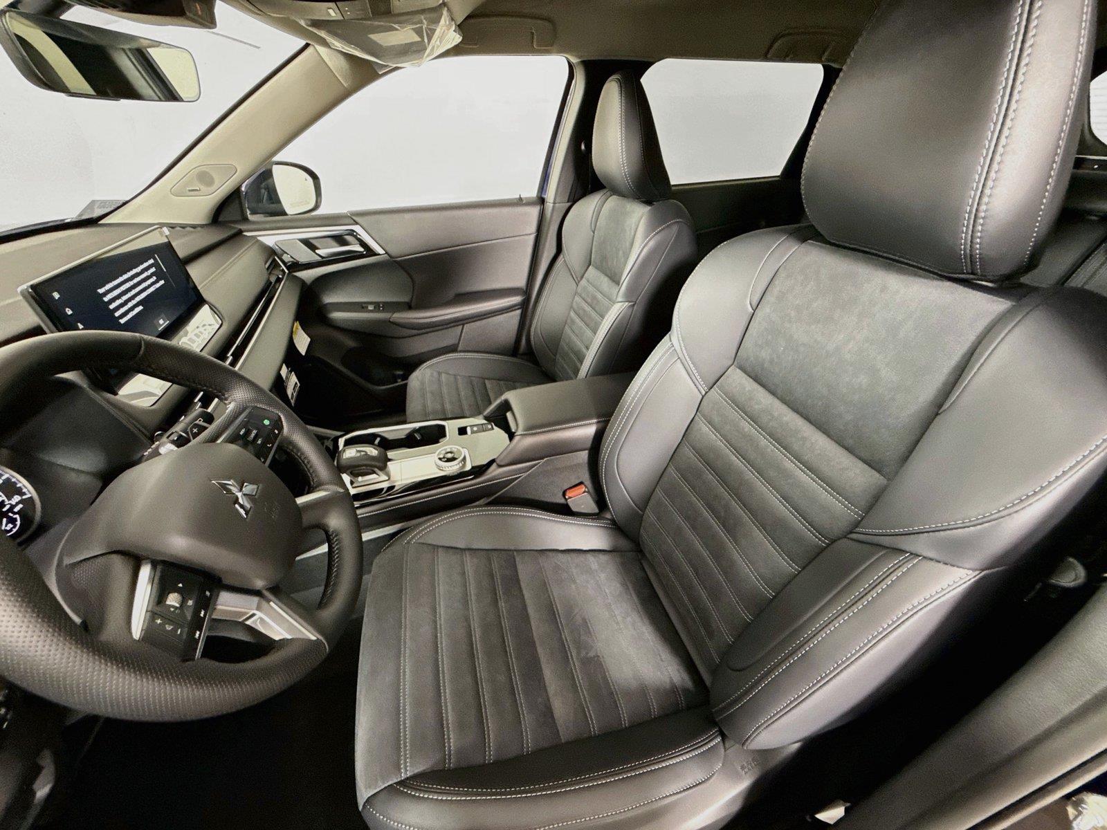 2026 Mitsubishi Outlander photo 9