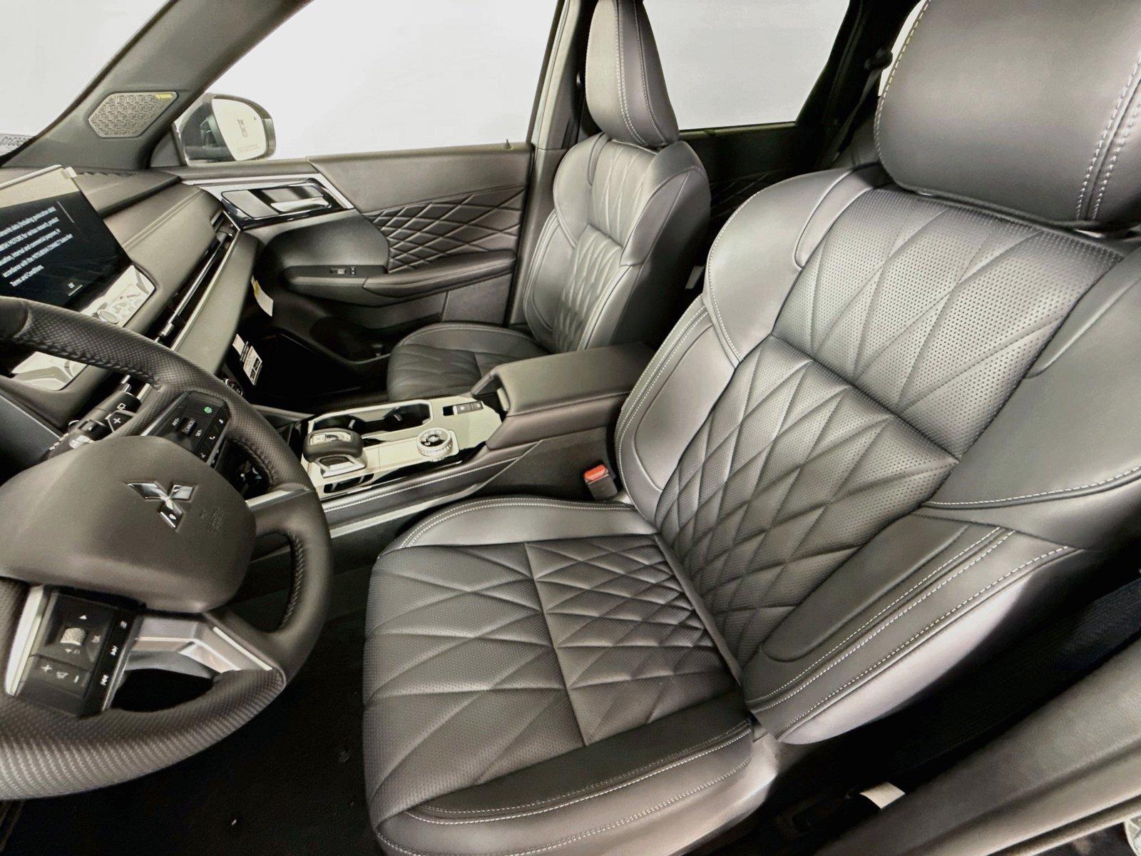2026 Mitsubishi Outlander photo 9