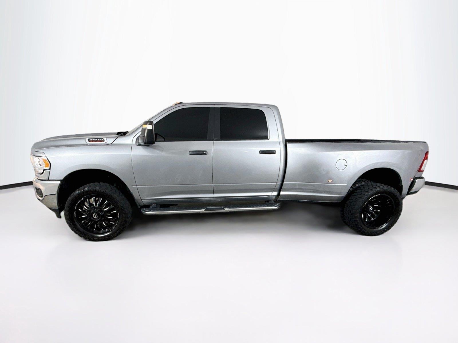 2023 Ram 3500 photo 2