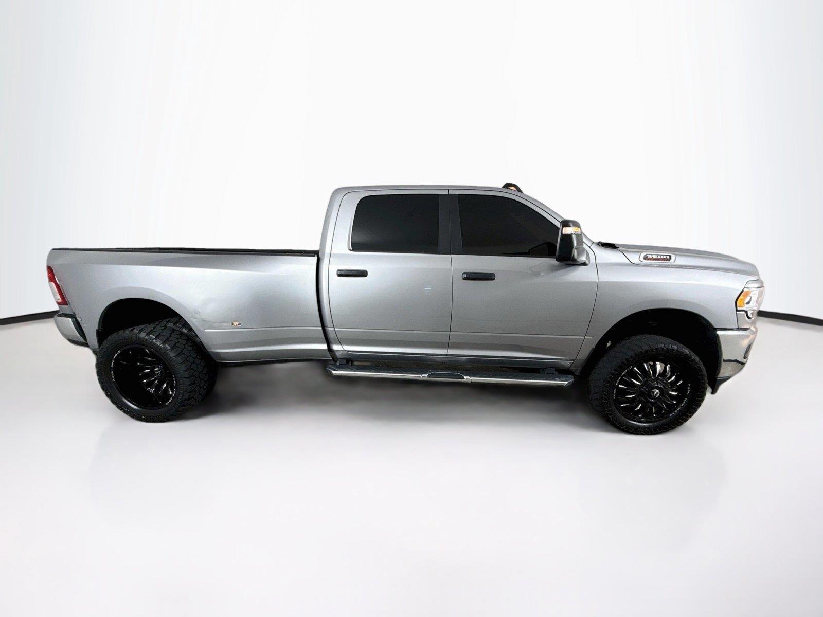 2023 Ram 3500 photo 6