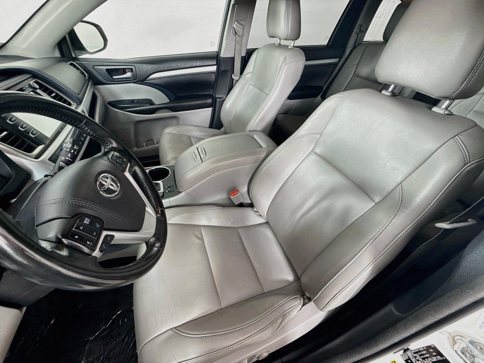 2017 Toyota Highlander photo 9