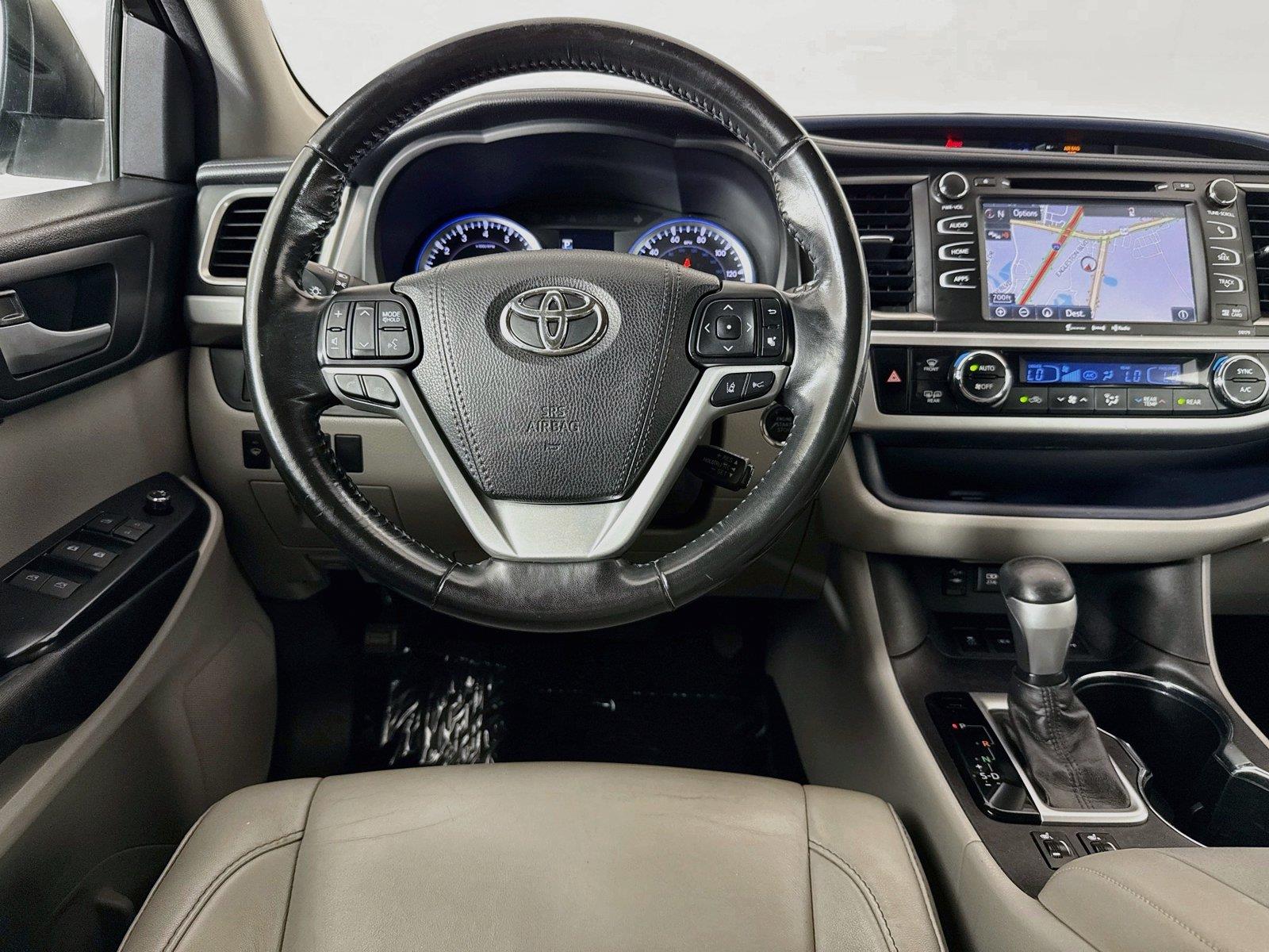 2017 Toyota Highlander photo 10