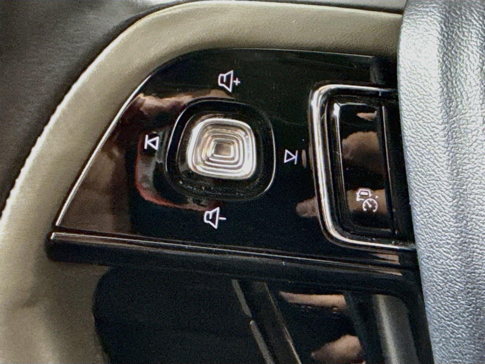 2025 Lincoln Corsair photo 12